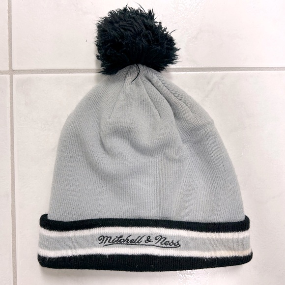 Mitchell & Ness San Antonio Spurs Winter Hat Toque Beanie - Picture 4 of 6